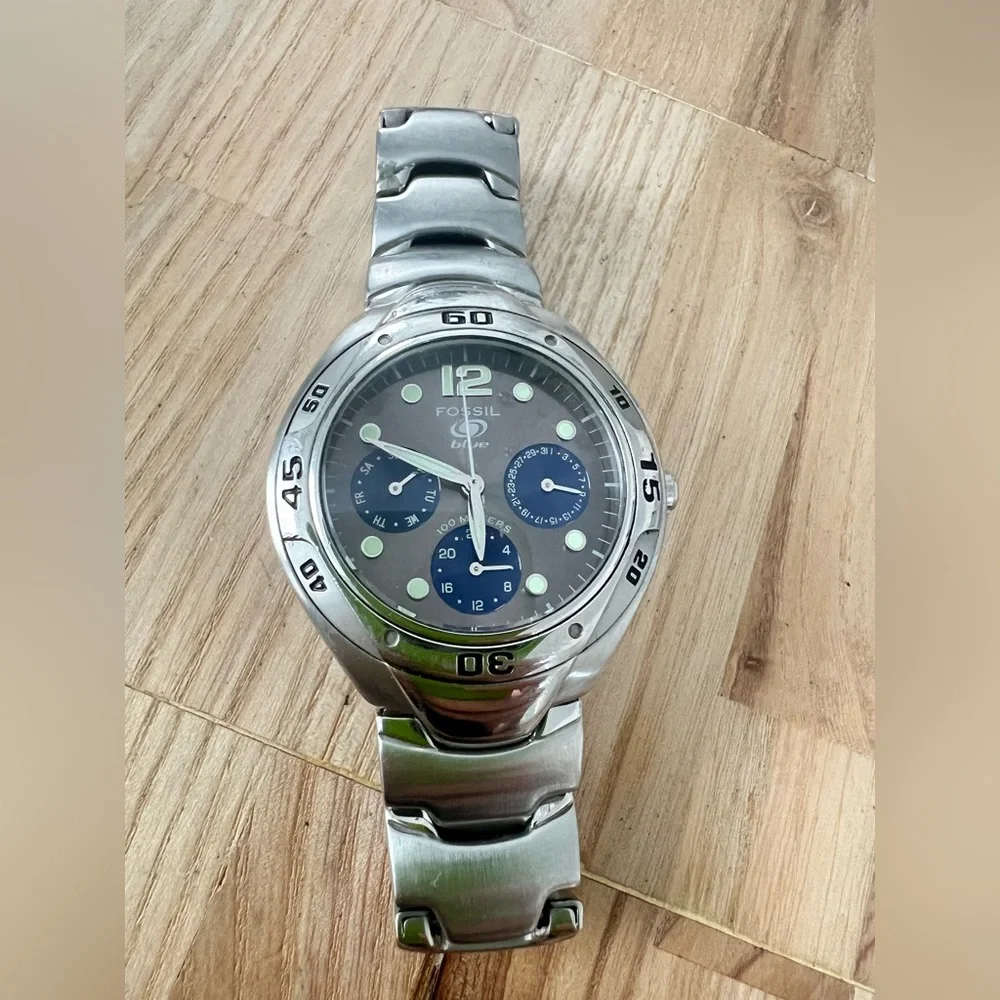 Fossil blue mens stainless steel diver style watch NEW BATTERY